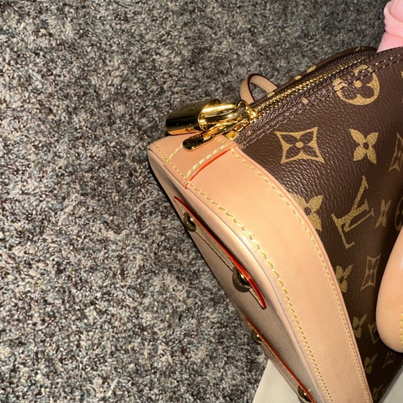 Louis Vuitton Alma BB - Picture 10 of 17